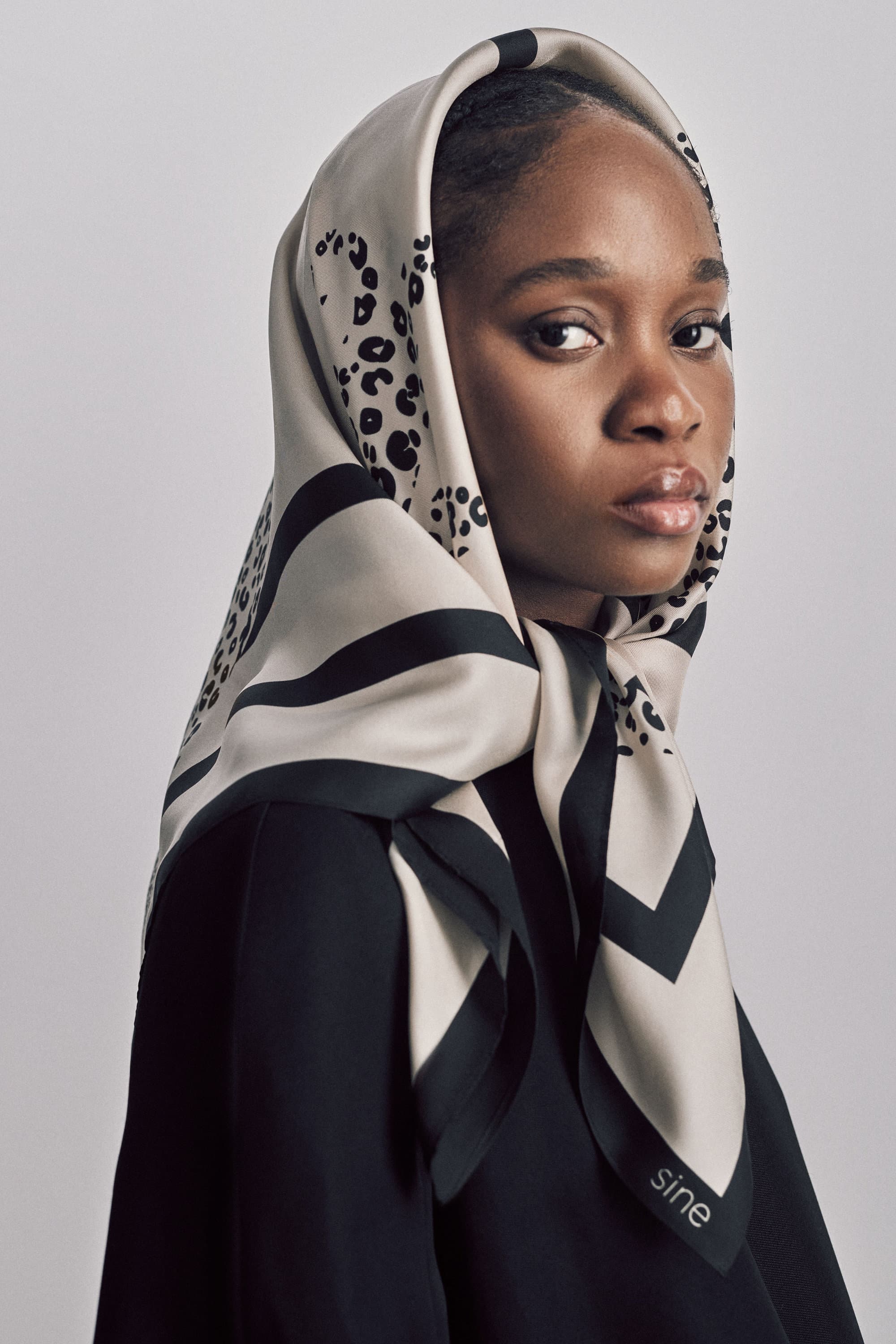 Jedwabna apaszka kremowa 90 cm | LAMPARTY | outlet