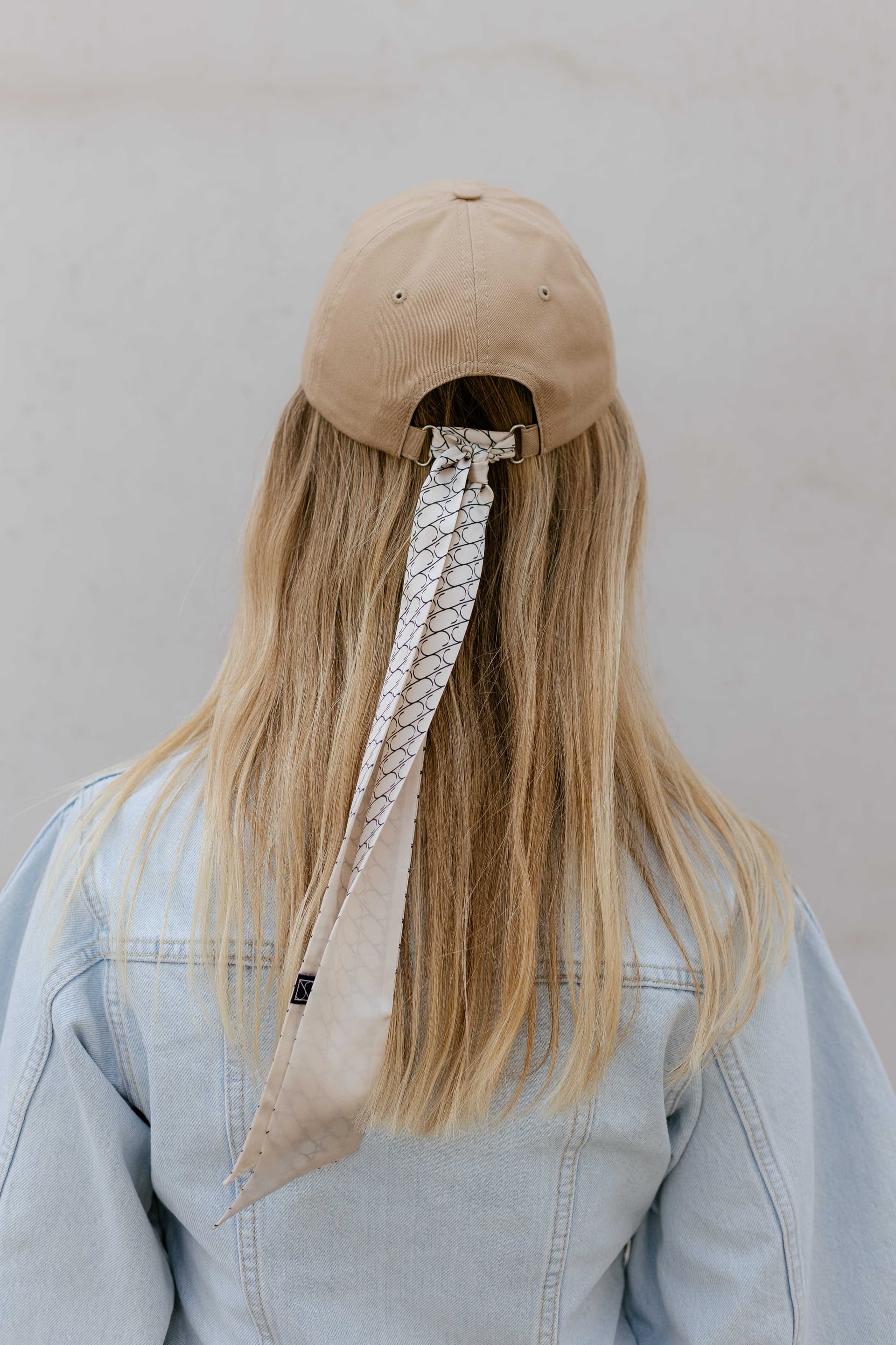 Beige baseball cap with optional silk accessory