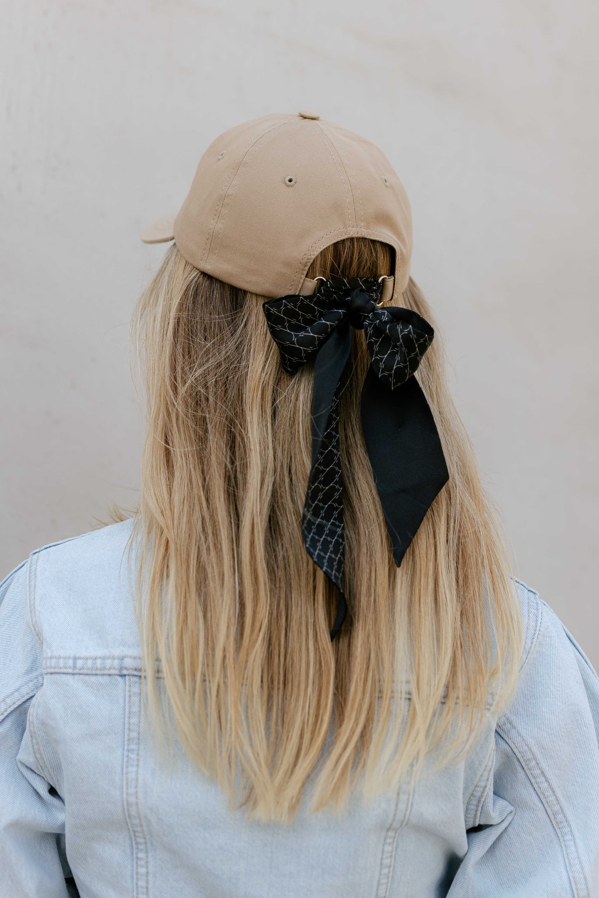 Beige baseball cap with optional silk accessory — view 7