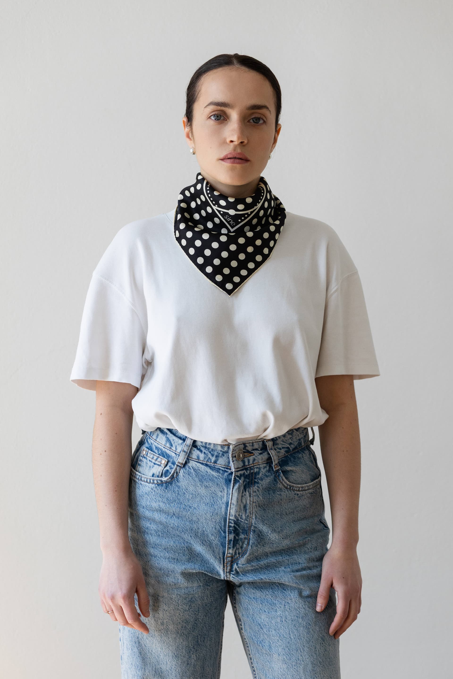 Jedwabna apaszka 53 cm Polka Dot black / navy — widok 7
