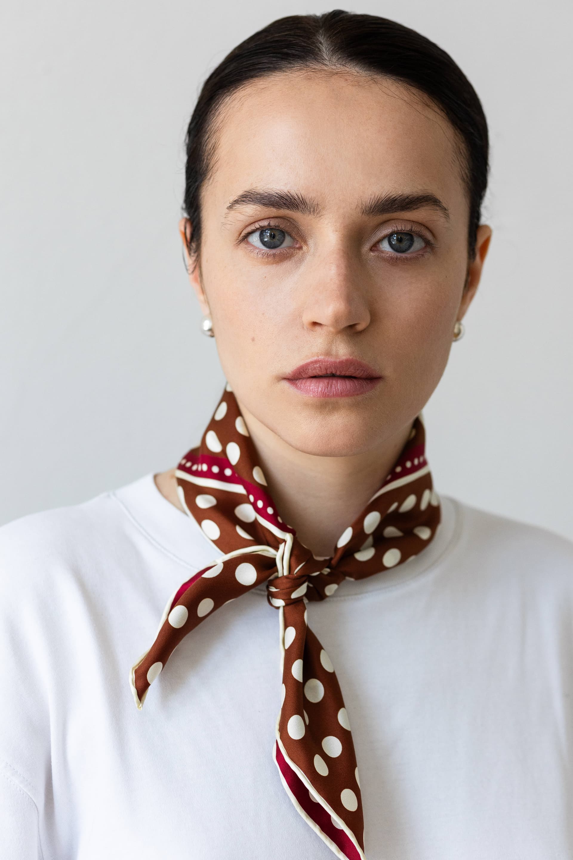 Jedwabna apaszka 53 cm Polka Dot burgundy / brown — widok 5