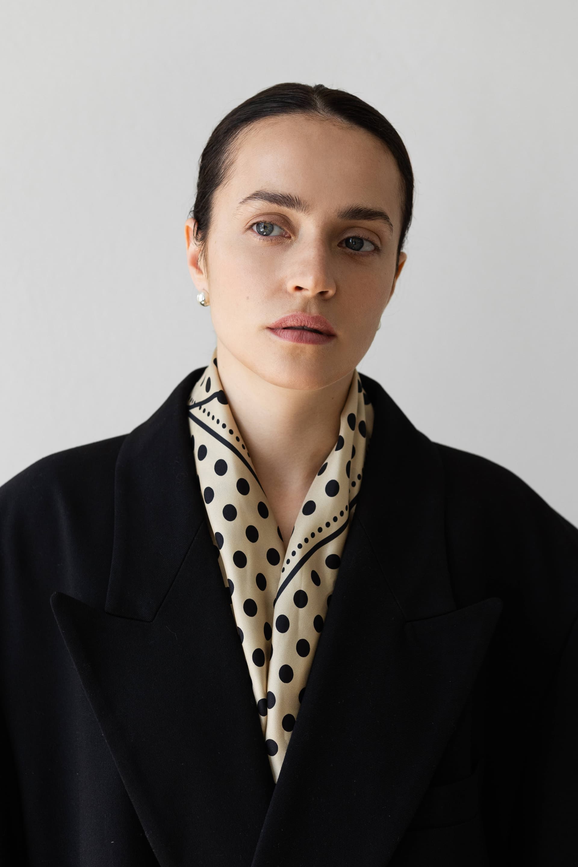 Jedwabna apaszka 65cm Polka Dot beige / cream — widok 3