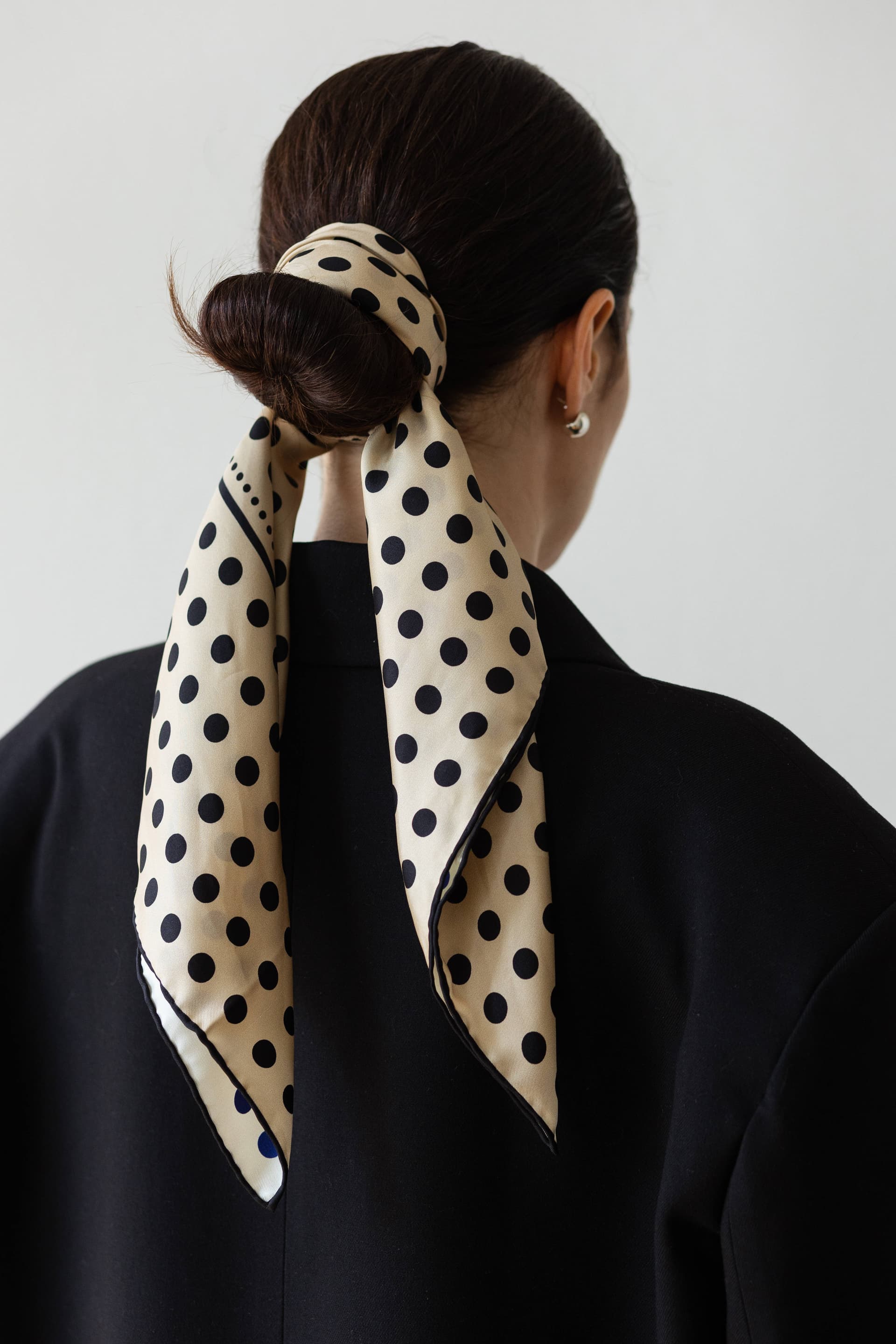 Jedwabna apaszka 65cm Polka Dot beige / cream — widok 5