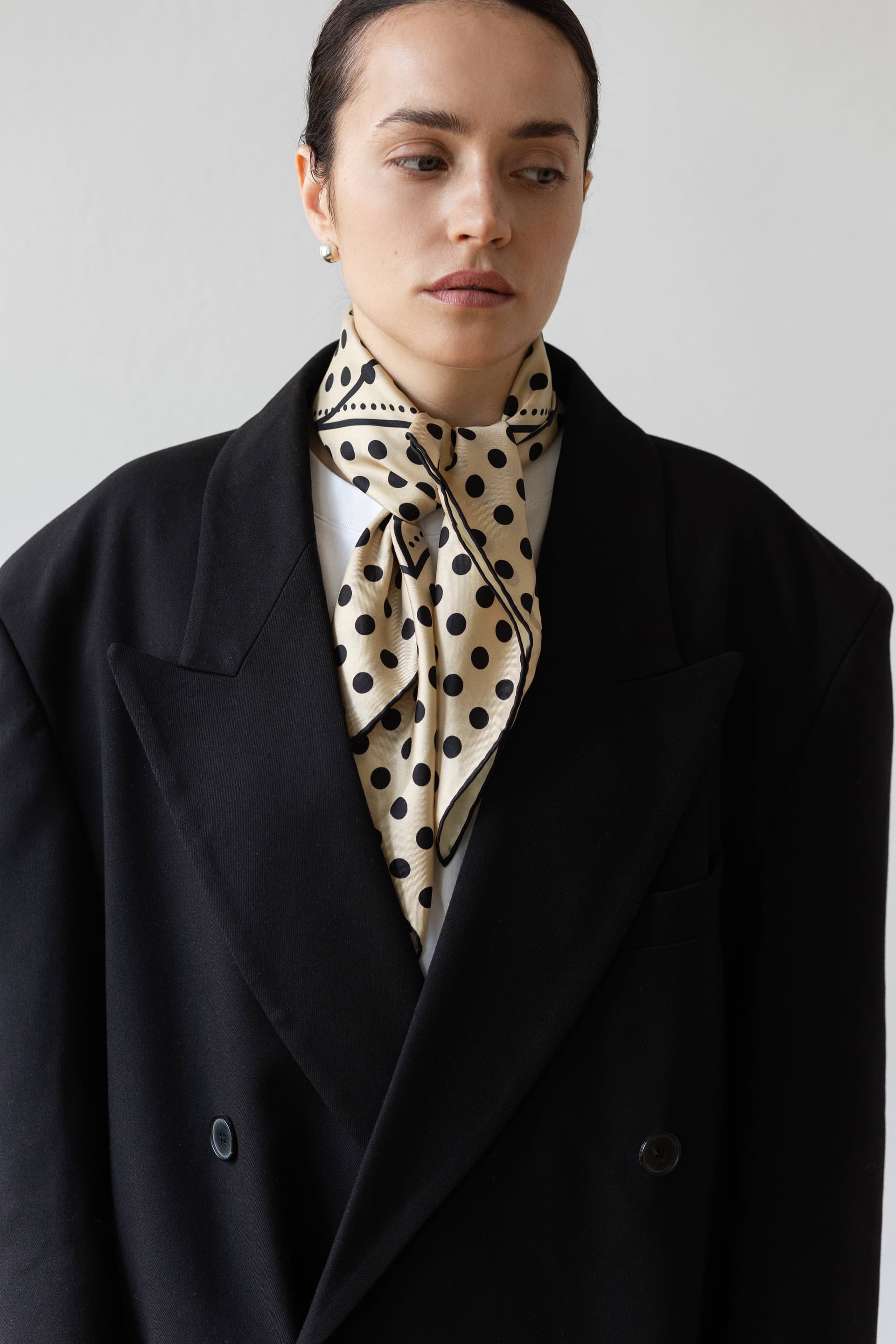 Jedwabna apaszka 65cm Polka Dot beige / cream — widok 7