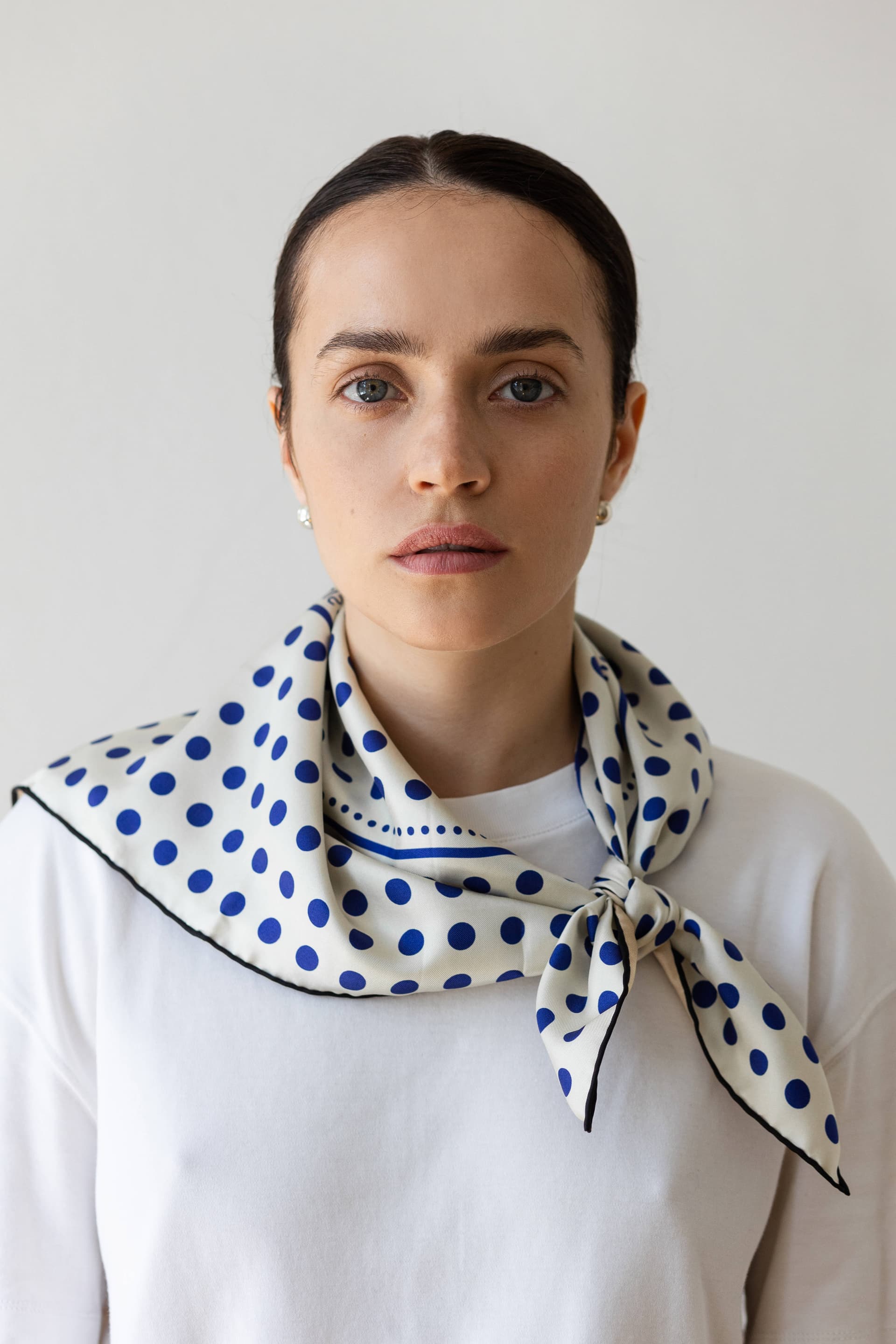 Jedwabna apaszka 65cm Polka Dot beige / cream — widok 8