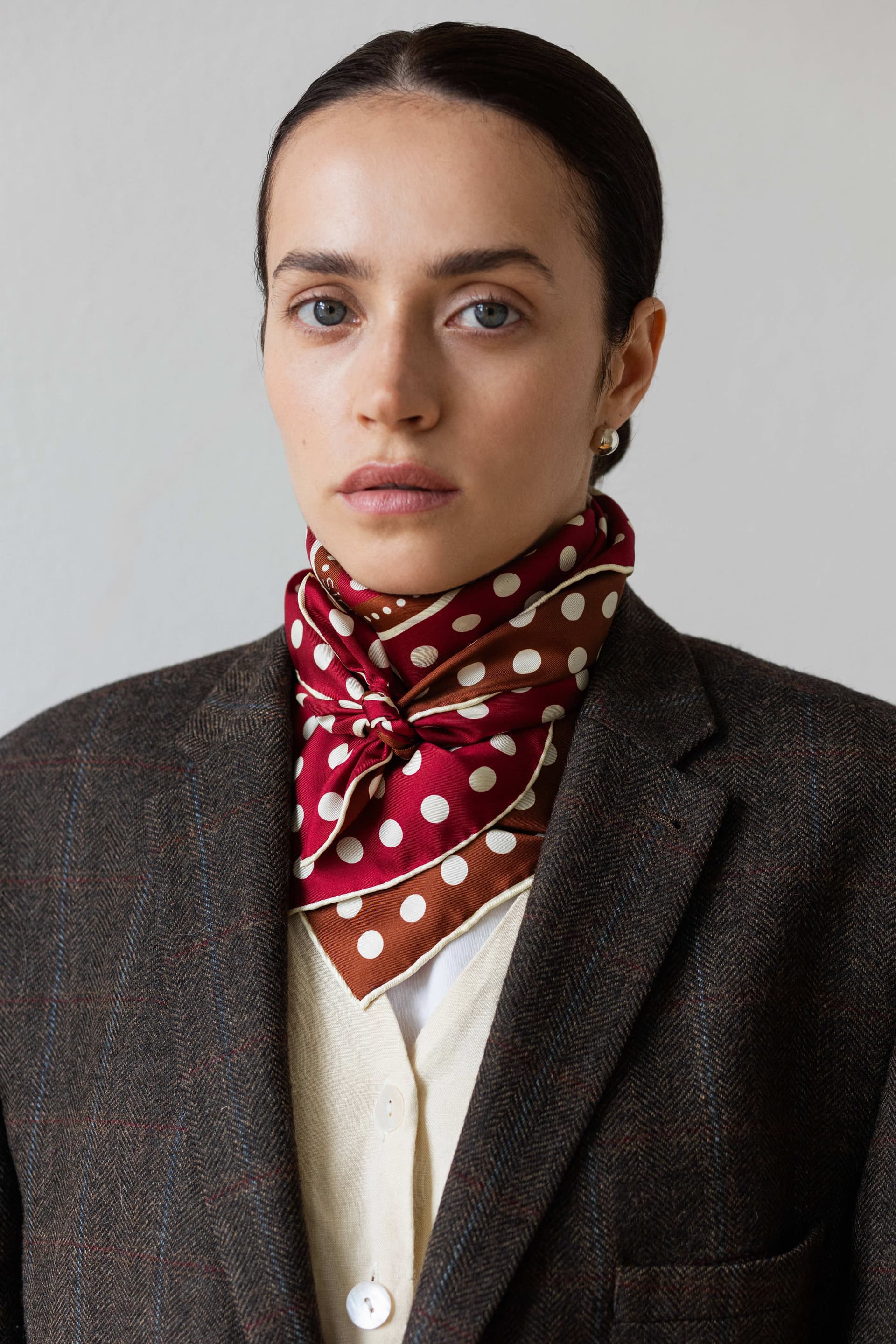Jedwabna apaszka 65 cm Polka Dot burgundy / brown — widok 1
