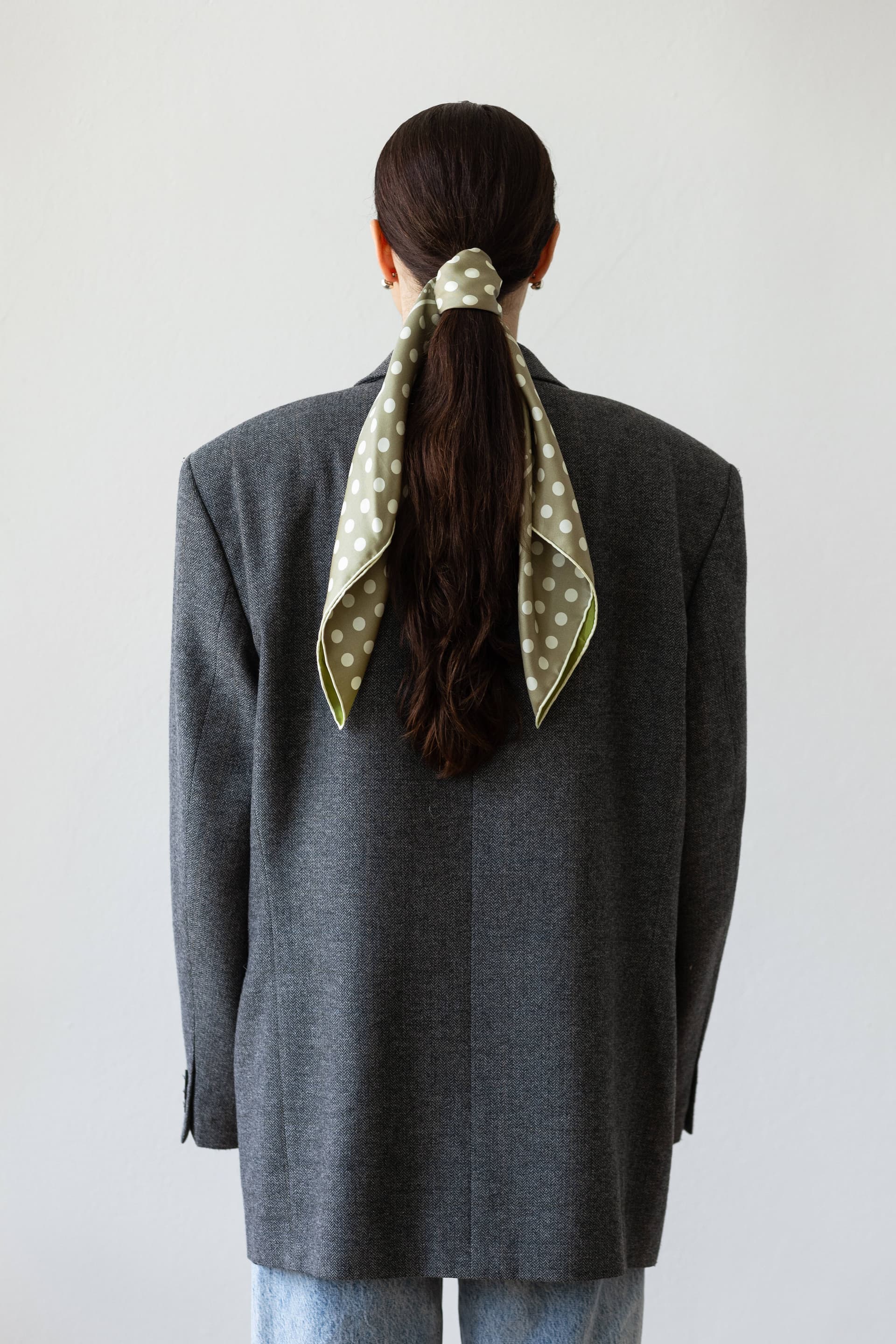 Jedwabna apaszka 65 cm Polka Dot grey / green — widok 9