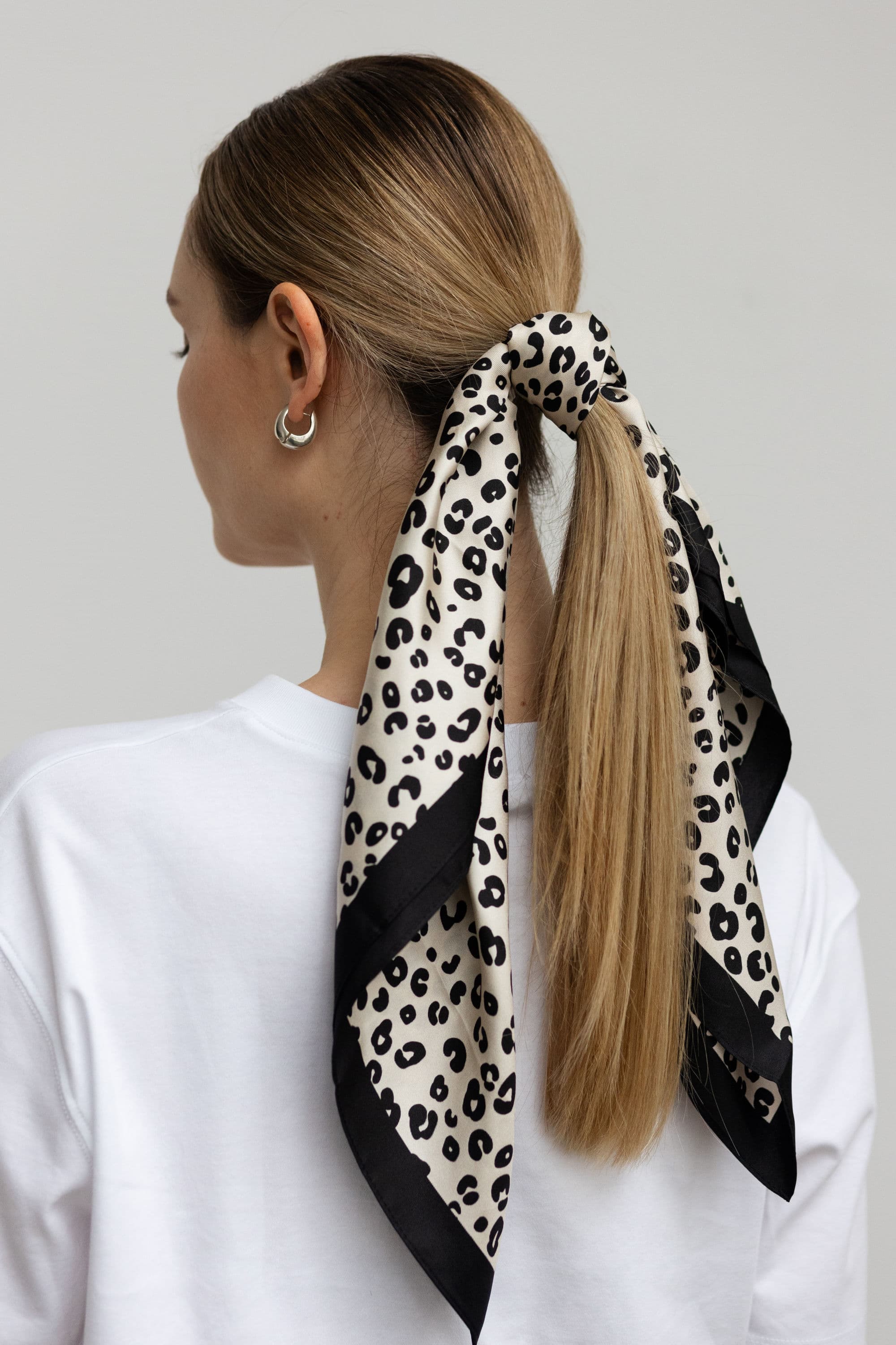 Jedwabna apaszka 65 cm | MOTYW ZWIERZĘCY | outlet