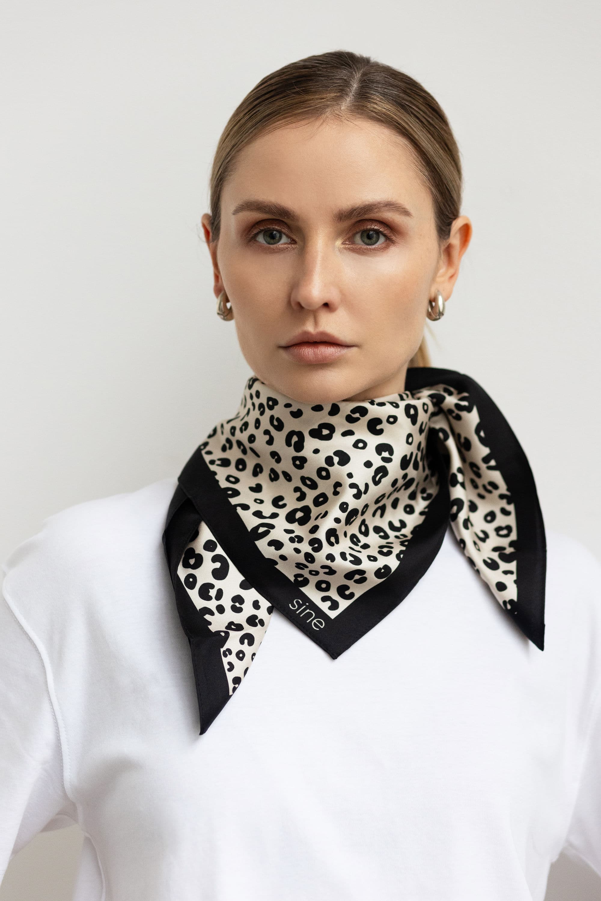 Jedwabna apaszka 65 cm | MOTYW ZWIERZĘCY | outlet