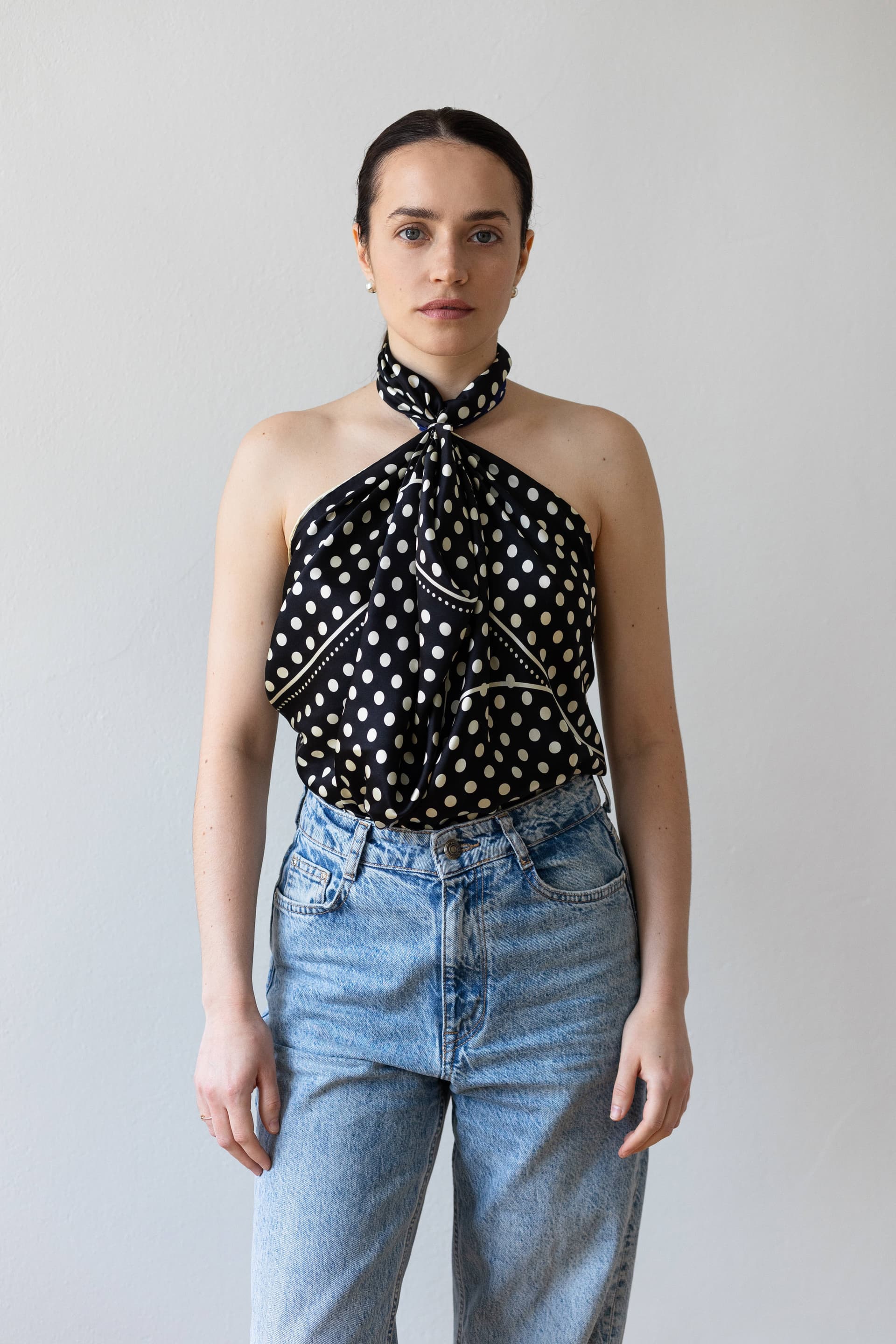 Jedwabna apaszka dwustronna 90 cm Polka Dot black / navy — widok 11