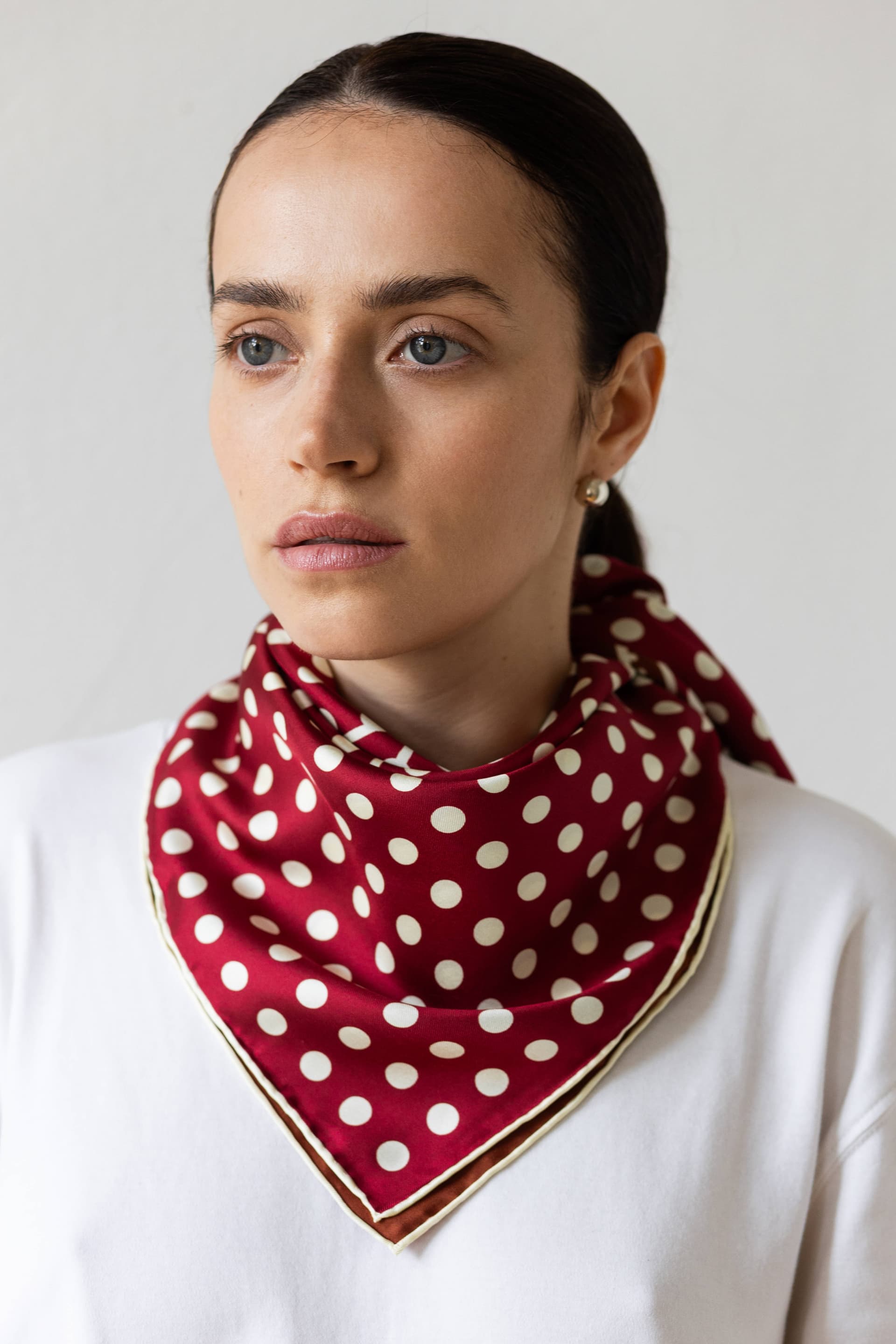 Silk scarf 90 cm Polka Dot black / navy — view 2