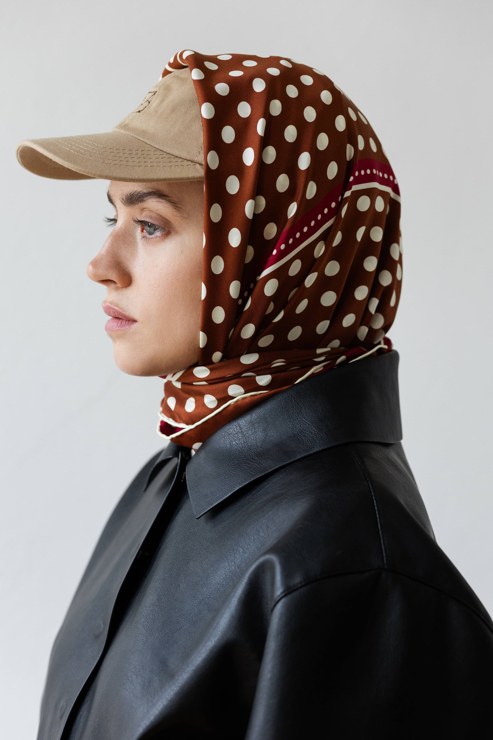 Silk scarf 90 cm Polka Dot black / navy — view 1