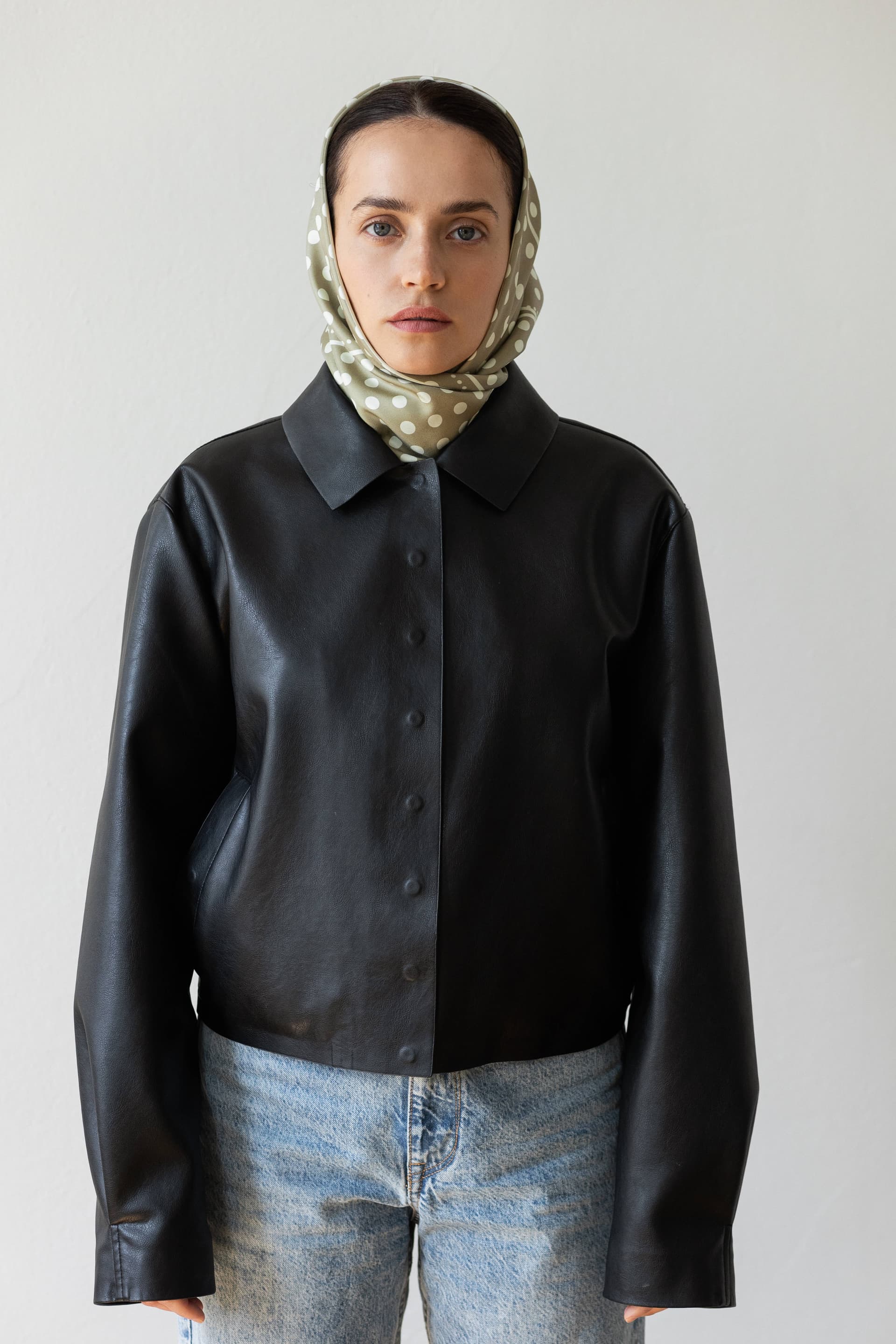 Silk scarf 90 cm Polka Dot black / navy — view 9