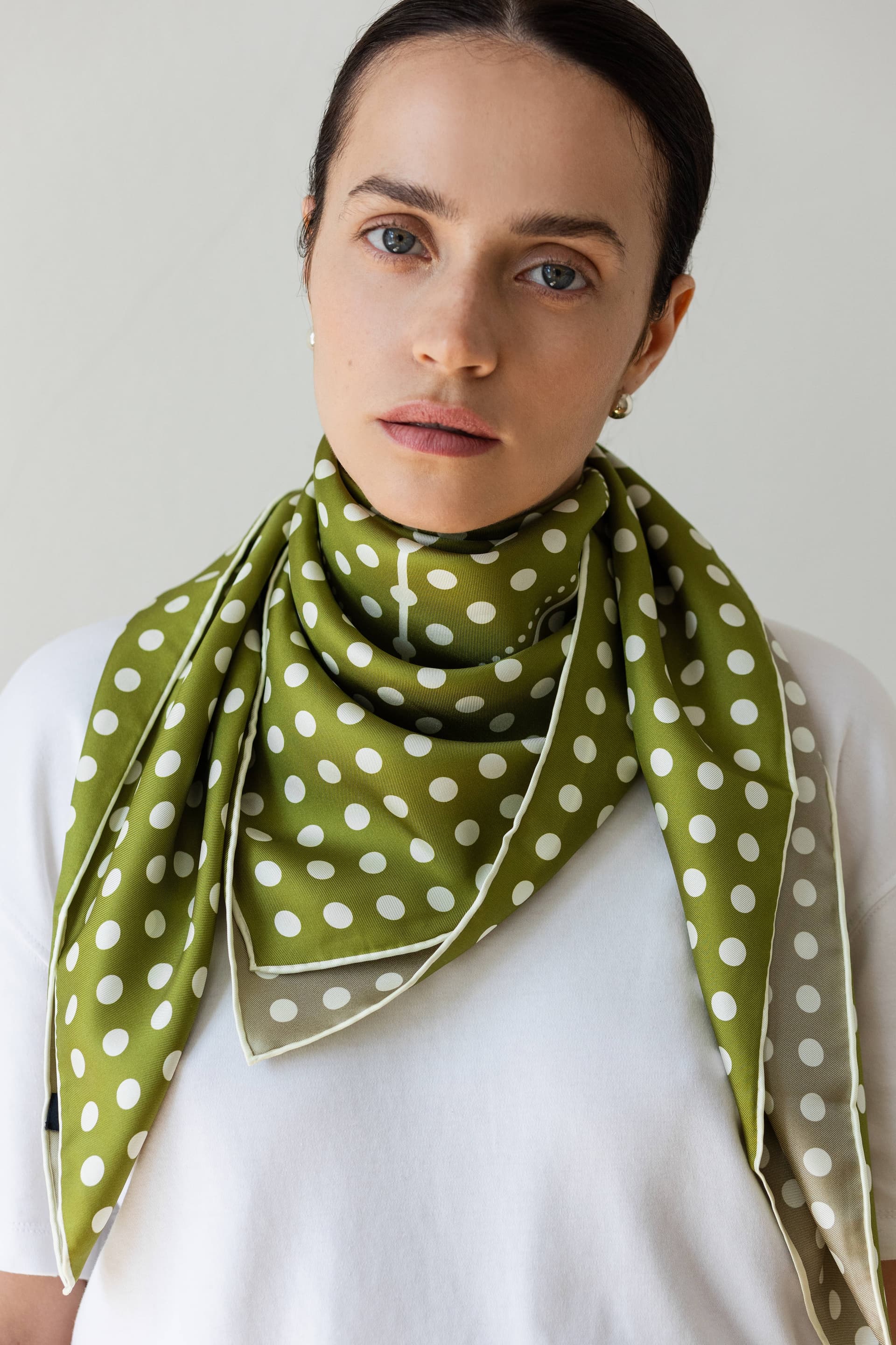 Silk scarf 90 cm Polka Dot black / navy — view 5