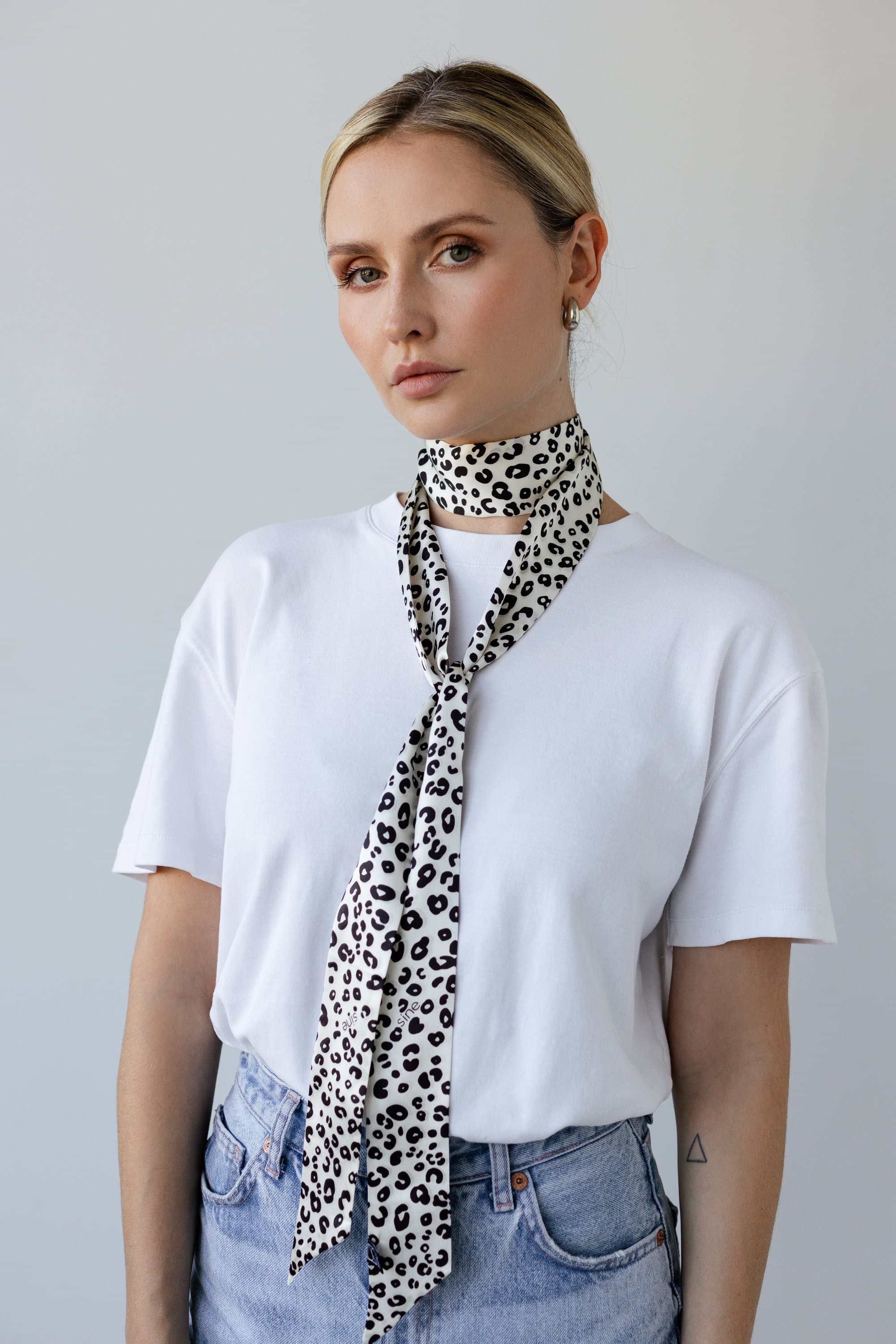 Jedwabny szaliczek ANIMAL PATTERN 180 cm | outlet