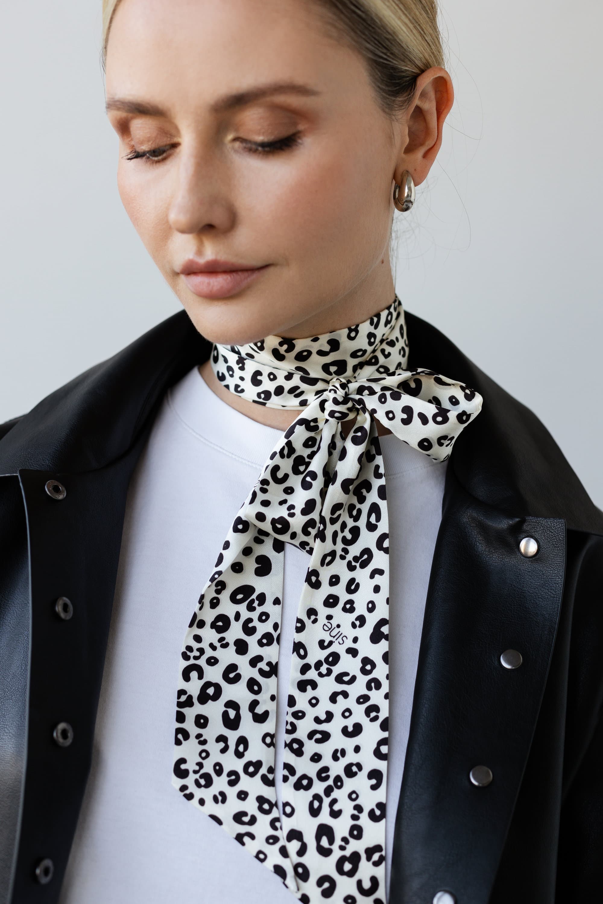 Jedwabny szaliczek ANIMAL PATTERN 180 cm | outlet