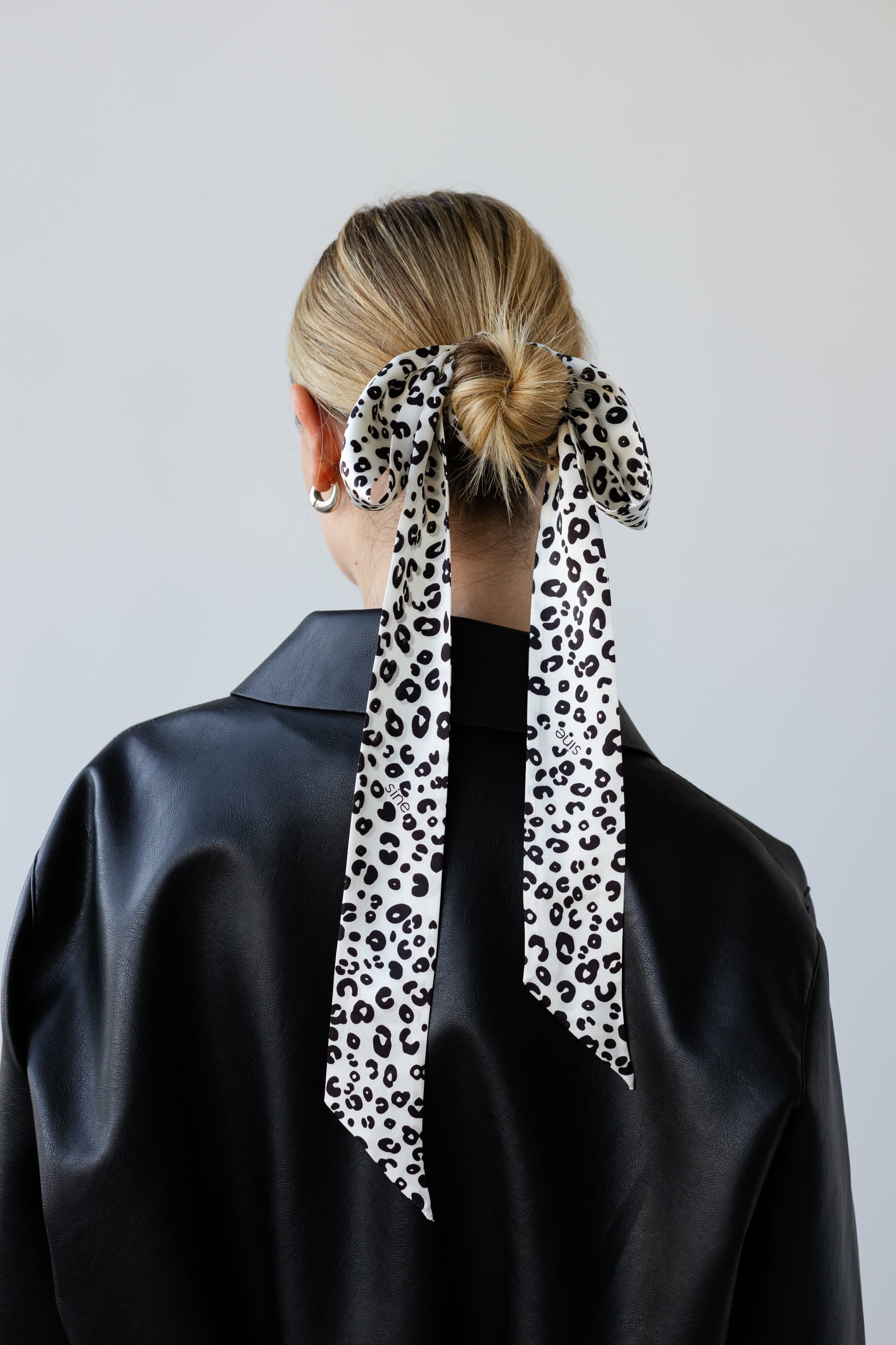 Jedwabny szaliczek ANIMAL PATTERN 180 cm | outlet