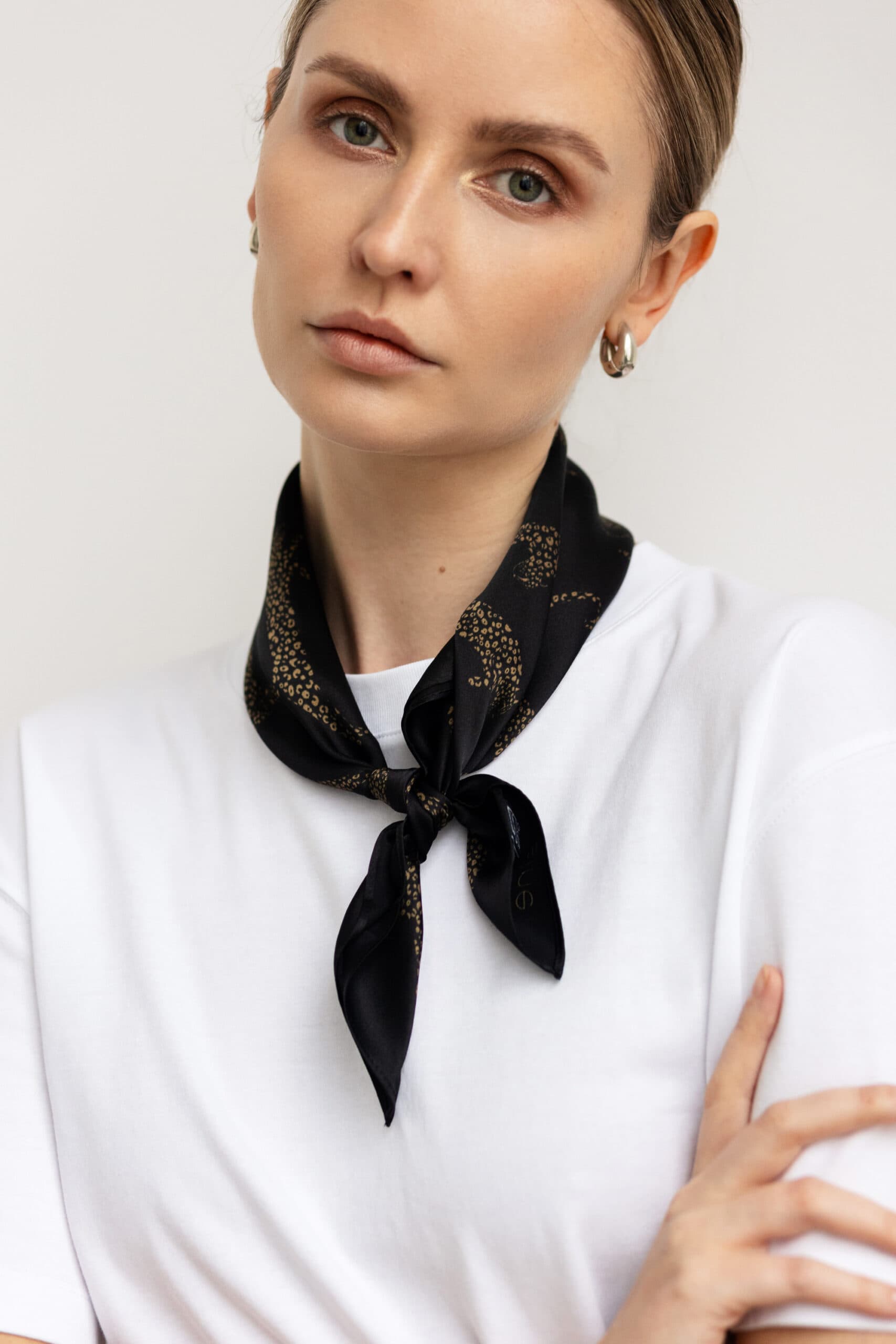 Black silk scarf 53 cm | LEOPARDS — view 3