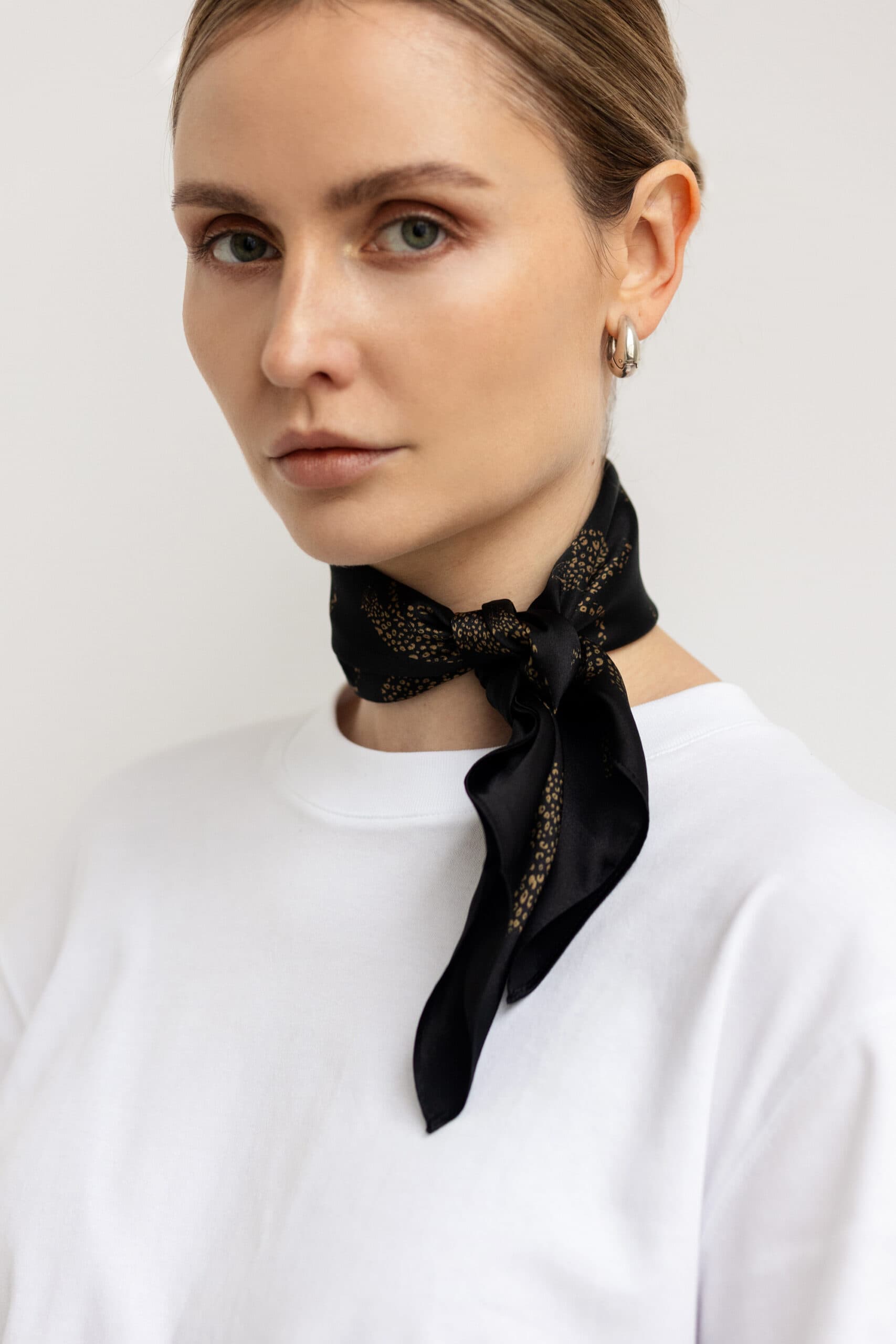 Black silk scarf 53 cm | LEOPARDS — view 2