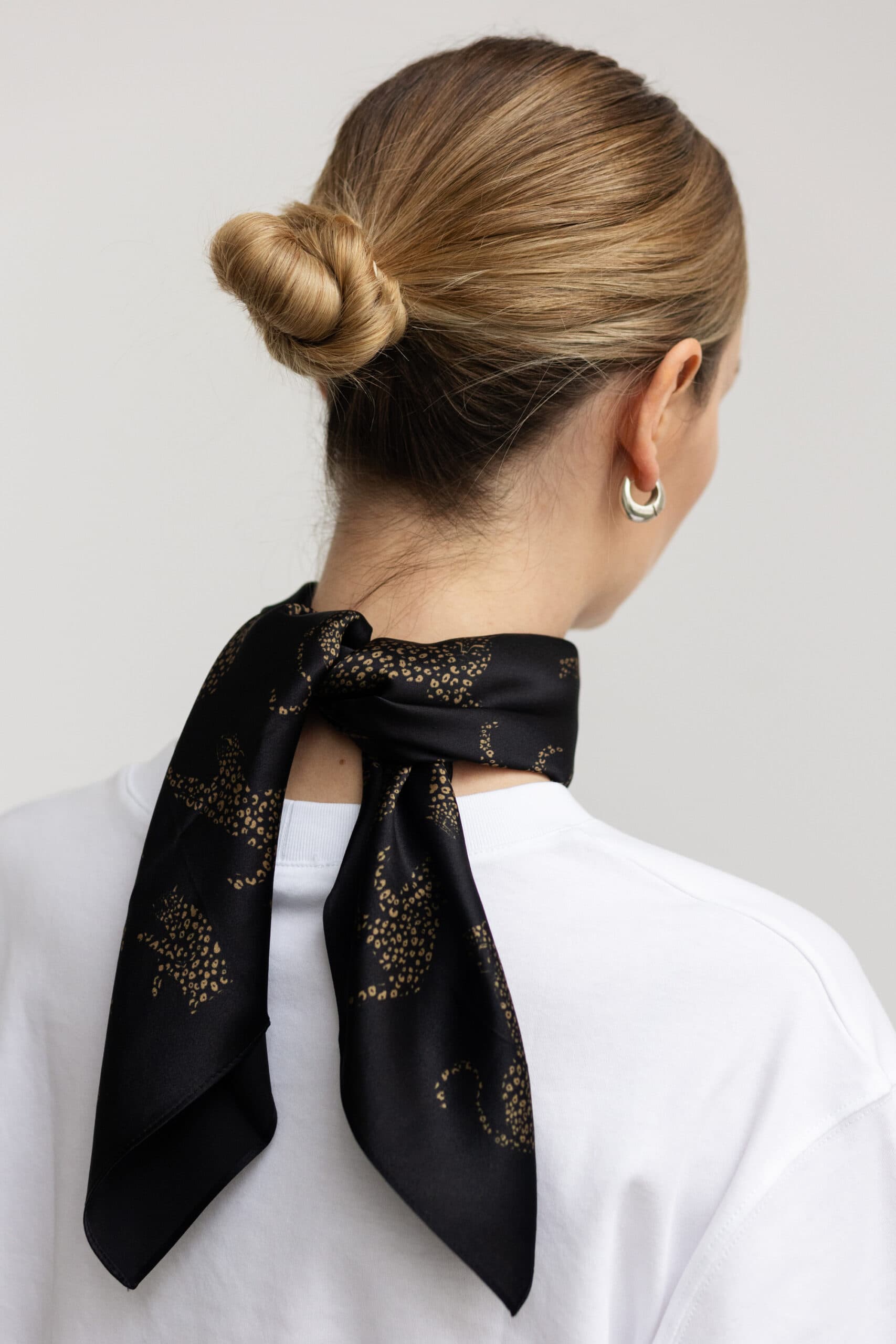 Black silk scarf 65 cm | LEOPARDS — view 3
