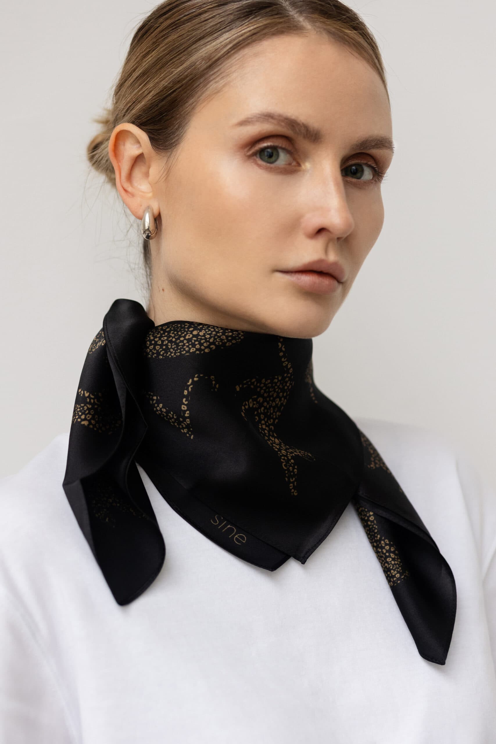 Black silk scarf 65 cm | LEOPARDS — view 2
