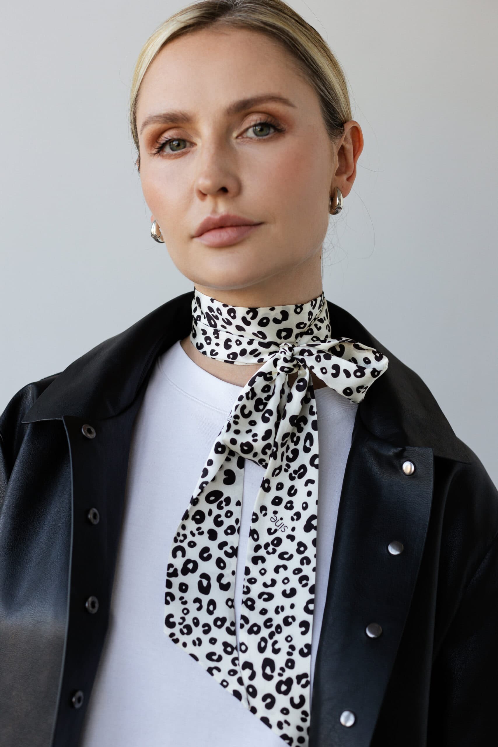 Jedwabny szaliczek ANIMAL PATTERN 180 cm